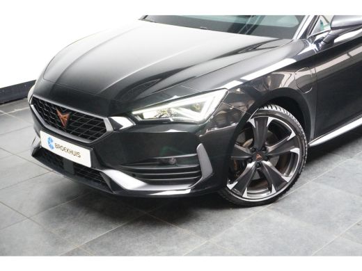 Seat Leon 1.4 e-Hybrid VZ Business | Stuurverwarming | PDC achter | Winter en zomerbanden | Apple Carplay |... ActivLease financial lease