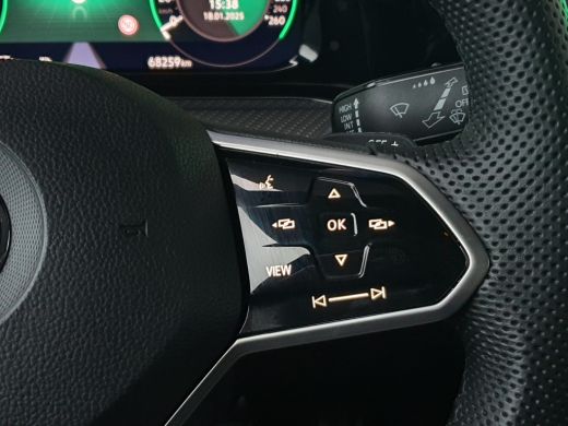 Volkswagen Golf 1.5 eTSI R-Line Business+ ActivLease financial lease