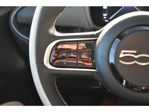 Fiat 500 Fiat La Prima 24 kWh DEMO-DEAL! | Leder | Panoramadak | Stoelverwarming | Dodehoek-Detectie | Ada... ActivLease financial lease