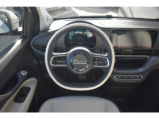 Fiat 500 Fiat La Prima 24 kWh DEMO-DEAL! | Leder | Panoramadak | Stoelverwarming | Dodehoek-Detectie | Ada... ActivLease financial lease