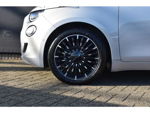 Fiat 500 Fiat La Prima 24 kWh DEMO-DEAL! | Leder | Panoramadak | Stoelverwarming | Dodehoek-Detectie | Ada... ActivLease financial lease