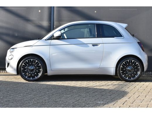 Fiat 500 Fiat La Prima 24 kWh DEMO-DEAL! | Leder | Panoramadak | Stoelverwarming | Dodehoek-Detectie | Ada... ActivLease financial lease