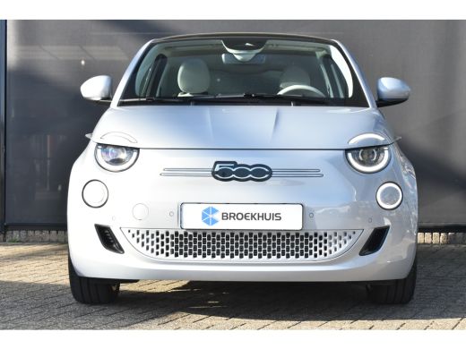 Fiat 500 Fiat La Prima 24 kWh DEMO-DEAL! | Leder | Panoramadak | Stoelverwarming | Dodehoek-Detectie | Ada... ActivLease financial lease