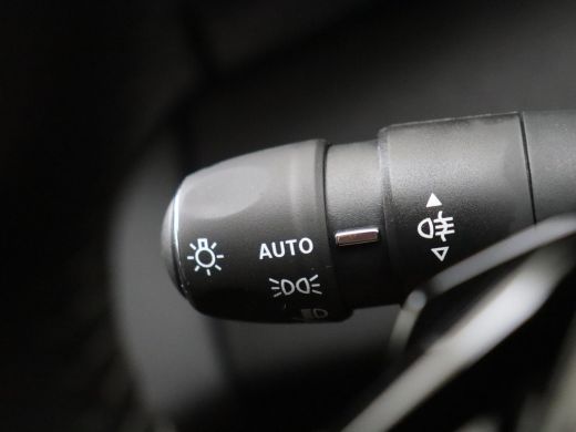 Peugeot 408 Peugeot Allure | Climate control met links/rechts gescheiden regeling en high efficiëncy koolstof... ActivLease financial lease