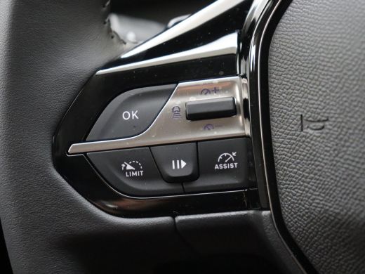 Peugeot 408 Peugeot Allure | Climate control met links/rechts gescheiden regeling en high efficiëncy koolstof... ActivLease financial lease