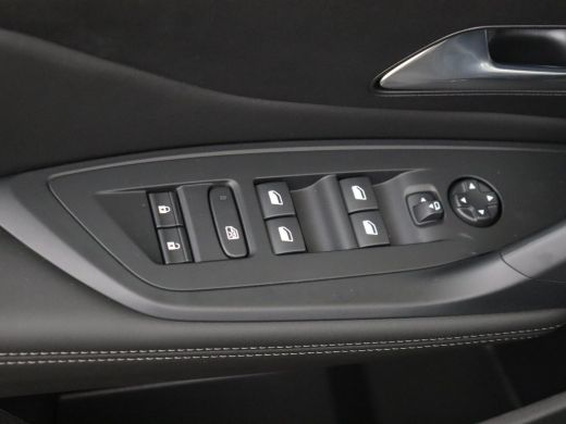 Peugeot 408 Peugeot Allure | Climate control met links/rechts gescheiden regeling en high efficiëncy koolstof... ActivLease financial lease