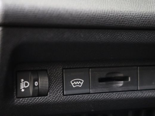 Peugeot 408 Peugeot Allure | Climate control met links/rechts gescheiden regeling en high efficiëncy koolstof... ActivLease financial lease