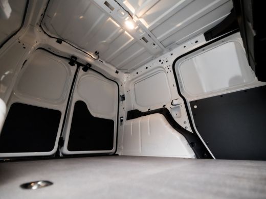 Volkswagen Caddy Cargo 1.5 TSI Exclusive (GRIJS KENTEKEN, BENZINE, DUBBELE SCHUIFDEUREN, SCHERM, PARKEERSENSOREN, BLUETO... ActivLease financial lease