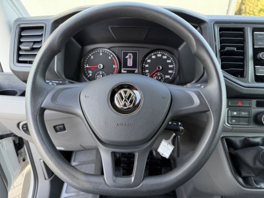 Volkswagen Crafter 2.0 TDI 140 PK Comfortline / L3H3 / AIRCO / CRUISE / SORTIMO INRICHTING / PDC / 3-ZITS / 3000 KG AHG ActivLease financial lease