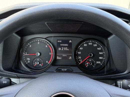 Volkswagen Crafter 2.0 TDI 140 PK Comfortline / L3H3 / AIRCO / CRUISE / SORTIMO INRICHTING / PDC / 3-ZITS / 3000 KG AHG ActivLease financial lease