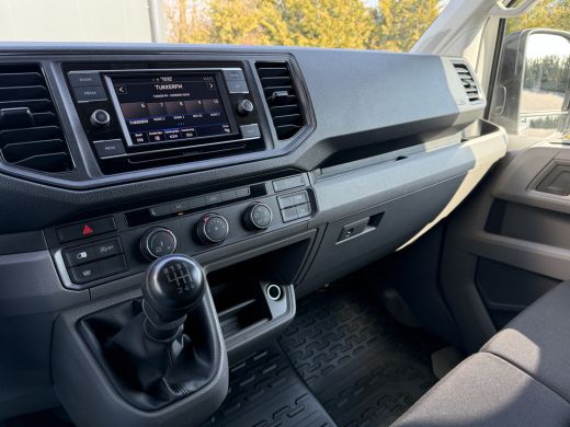 Volkswagen Crafter 2.0 TDI 140 PK Comfortline / L3H3 / AIRCO / CRUISE / SORTIMO INRICHTING / PDC / 3-ZITS / 3000 KG AHG ActivLease financial lease