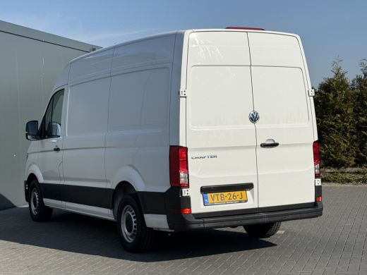Volkswagen Crafter 2.0 TDI 140 PK Comfortline / L3H3 / AIRCO / CRUISE / SORTIMO INRICHTING / PDC / 3-ZITS / 3000 KG AHG ActivLease financial lease