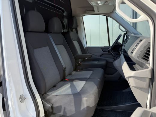 Volkswagen Crafter 2.0 TDI 140 PK Comfortline / L3H3 / AIRCO / CRUISE / SORTIMO INRICHTING / PDC / 3-ZITS / 3000 KG AHG ActivLease financial lease