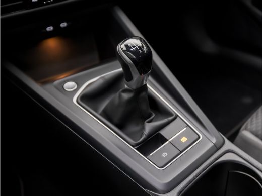 Volkswagen Golf 1.0 TSI Sportline (APPLE CARPLAY, GROOT NAVI, STOELVERWARMING, SFEERVERLICHTING, ADAPTIVE CRUISE,... ActivLease financial lease