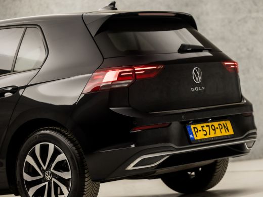 Volkswagen Golf 1.0 TSI Sportline (APPLE CARPLAY, GROOT NAVI, STOELVERWARMING, SFEERVERLICHTING, ADAPTIVE CRUISE,... ActivLease financial lease