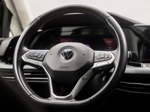 Volkswagen Golf 1.0 TSI Sportline (APPLE CARPLAY, GROOT NAVI, STOELVERWARMING, SFEERVERLICHTING, ADAPTIVE CRUISE,... ActivLease financial lease