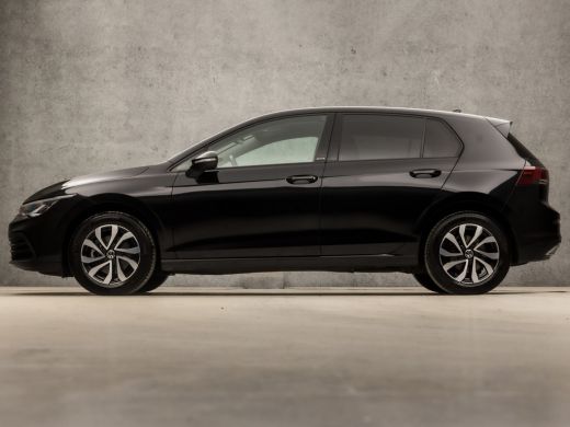 Volkswagen Golf 1.0 TSI Sportline (APPLE CARPLAY, GROOT NAVI, STOELVERWARMING, SFEERVERLICHTING, ADAPTIVE CRUISE,... ActivLease financial lease
