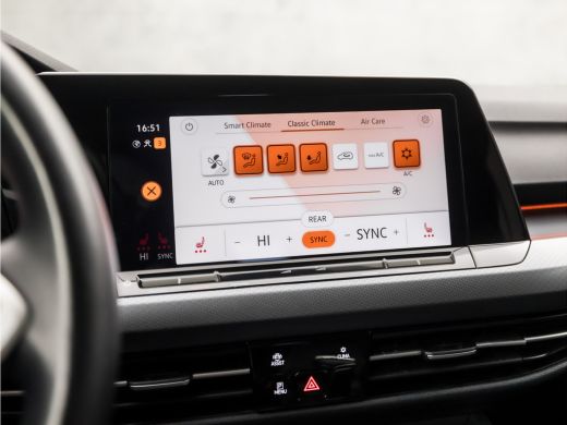 Volkswagen Golf 1.0 TSI Sportline (APPLE CARPLAY, GROOT NAVI, STOELVERWARMING, SFEERVERLICHTING, ADAPTIVE CRUISE,... ActivLease financial lease