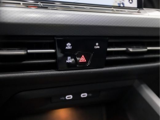 Volkswagen Golf 1.0 TSI Sportline (APPLE CARPLAY, GROOT NAVI, STOELVERWARMING, SFEERVERLICHTING, ADAPTIVE CRUISE,... ActivLease financial lease
