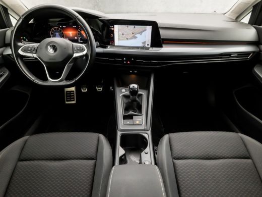 Volkswagen Golf 1.0 TSI Sportline (APPLE CARPLAY, GROOT NAVI, STOELVERWARMING, SFEERVERLICHTING, ADAPTIVE CRUISE,... ActivLease financial lease