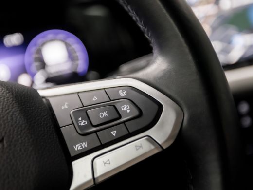 Volkswagen Golf 1.5 eTSI Sport 150Pk Automaat (4 CILINDER, APPLE CARPLAY, GROOT NAVI, XENON, STUUR/STOELVERWARMIN... ActivLease financial lease