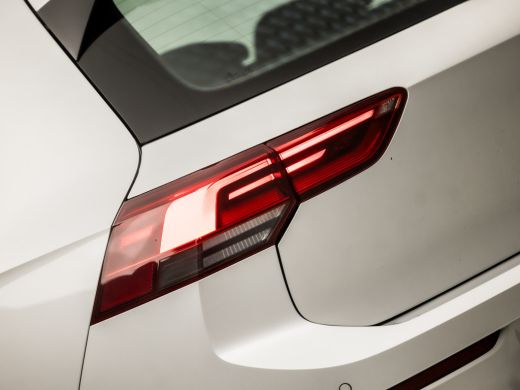 Volkswagen Golf 1.5 eTSI Sport 150Pk Automaat (4 CILINDER, APPLE CARPLAY, GROOT NAVI, XENON, STUUR/STOELVERWARMIN... ActivLease financial lease