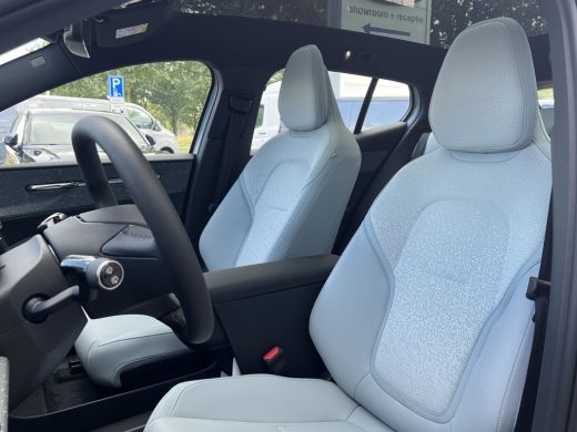 Volvo  EX30 Twin Motor Performance Ultra 69 kWh | Climate Pack | Getinte Ruiten | Direct Leverbaar | 20 Inch ... ActivLease financial lease