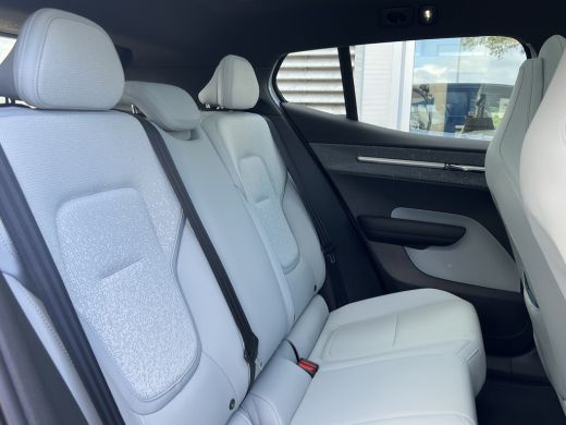 Volvo  EX30 Twin Motor Performance Ultra 69 kWh | Climate Pack | Getinte Ruiten | Direct Leverbaar | 20 Inch ... ActivLease financial lease