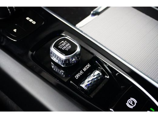 Volvo  XC60 Volvo Recharge T8 AWD R-Design | Panoramadak | 360 Camera | Lighting-Pack | Stuur/Stoelverwarming... ActivLease financial lease
