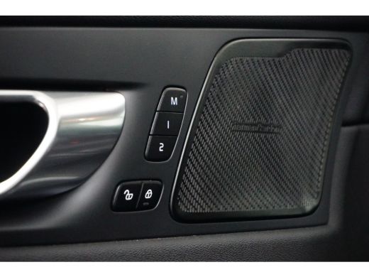 Volvo  XC60 Volvo Recharge T8 AWD R-Design | Panoramadak | 360 Camera | Lighting-Pack | Stuur/Stoelverwarming... ActivLease financial lease