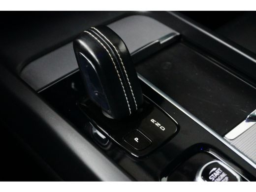 Volvo  XC60 Volvo Recharge T8 AWD R-Design | Panoramadak | 360 Camera | Lighting-Pack | Stuur/Stoelverwarming... ActivLease financial lease