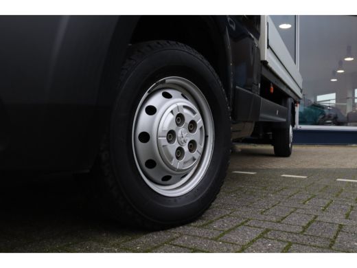 Peugeot Boxer 435 2.2 BlueHDi 165 L4H2 Zwaar Pro | Trekhaak | Cruise Control | Navi | Climate Control ActivLease financial lease