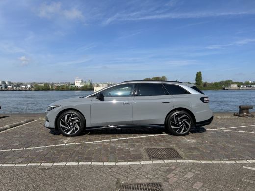 Volkswagen ID.7 Tourer Pro Business 77 kWh | 20' velgen 'Montreal' | Interieur Pakket Plus | Head-up Display Nu in de sh... ActivLease financial lease