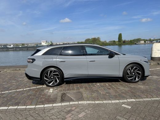Volkswagen ID.7 Tourer Pro Business 77 kWh | 20' velgen 'Montreal' | Interieur Pakket Plus | Head-up Display Nu in de sh... ActivLease financial lease