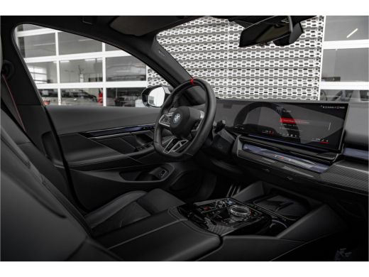 BMW i5 M60 xDrive 84 kWh | M-sport pakket pro | Panoramadak | 21"inch | Full options! ActivLease financial lease