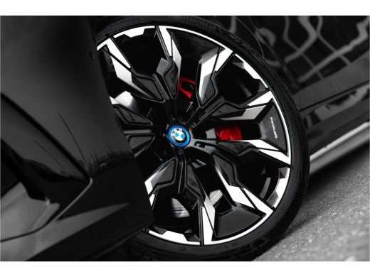BMW i5 M60 xDrive 84 kWh | M-sport pakket pro | Panoramadak | 21"inch | Full options! ActivLease financial lease