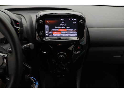 Citroën C1 1.0 VTi Feel | Achterbank in delen neerklapbaar | Achteruitrijcamera | Airco ActivLease financial lease