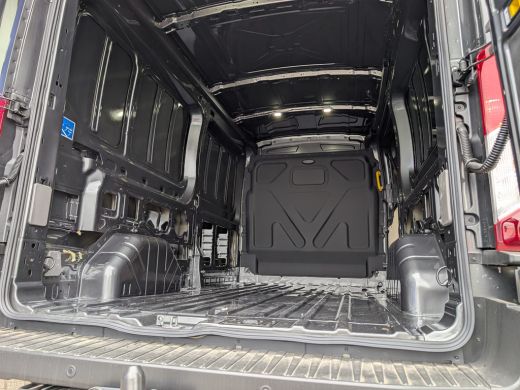 Ford Transit 350 2.0 165 pk TDCI L3H2 Limited MANUAL ActivLease financial lease