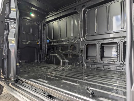 Ford Transit 350 2.0 165 pk TDCI L3H2 Limited MANUAL ActivLease financial lease