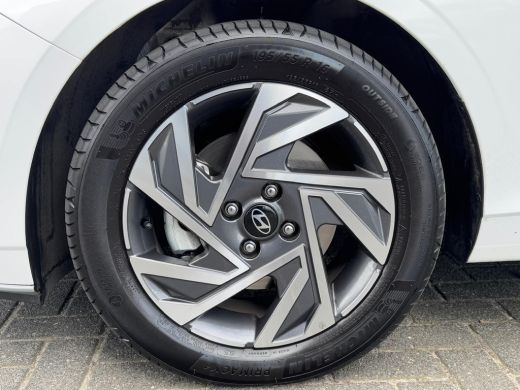 Hyundai i20 Comfort Smart Airco | Camera | Carplay | Dodehoek detectie | Inklapbare spiegels | Cruise control... ActivLease financial lease