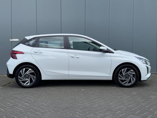 Hyundai i20 Comfort Smart Airco | Camera | Carplay | Dodehoek detectie | Inklapbare spiegels | Cruise control... ActivLease financial lease