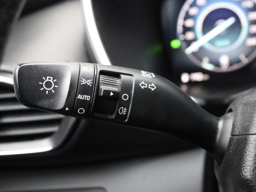 Hyundai Santa Fe Hyundai 1.6 T-GDI HEV Comfort Smart 7p. | Cruise control adaptief met Stop&Go | Dodehoekdetectie ... ActivLease financial lease