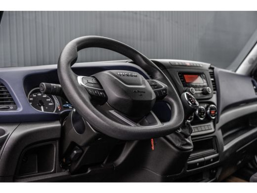Iveco Daily **35S14V 2.3 L4H2 | Automaat | Euro 6 | Cruise | Climate | 3500 KG Trekgewicht | Trekhaak** ActivLease financial lease
