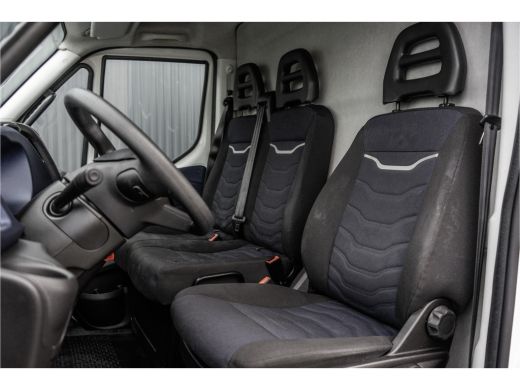 Iveco Daily **35S14V 2.3 L4H2 | Automaat | Euro 6 | Cruise | Climate | 3500 KG Trekgewicht | Trekhaak** ActivLease financial lease