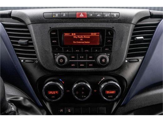 Iveco Daily **35S14V 2.3 L4H2 | Automaat | Euro 6 | Cruise | Climate | 3500 KG Trekgewicht | Trekhaak** ActivLease financial lease