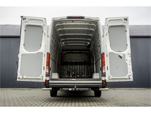 Iveco Daily **35S14V 2.3 L4H2 | Automaat | Euro 6 | Cruise | Climate | 3500 KG Trekgewicht | Trekhaak** ActivLease financial lease