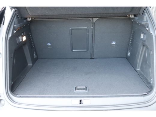 Peugeot 3008 Peugeot 1.6 HYBRID 225PK GT PACK BUSINESS AUTOMAAT / NAVI / CLIMA / PDC / 18" LMV / CAMERA / KEYL... ActivLease financial lease