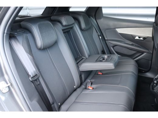 Peugeot 3008 Peugeot 1.6 HYBRID 225PK GT PACK BUSINESS AUTOMAAT / NAVI / CLIMA / PDC / 18" LMV / CAMERA / KEYL... ActivLease financial lease