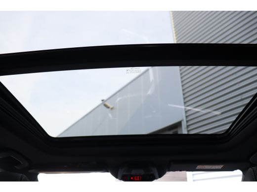 Peugeot 3008 Peugeot 1.6 HYBRID 225PK GT PACK BUSINESS AUTOMAAT / NAVI / CLIMA / PDC / 18" LMV / CAMERA / KEYL... ActivLease financial lease