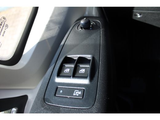 Peugeot Boxer L3 435 2.2 BlueHDi 165 PK BAKWAGEN + LAADKLEP LUCHTVERING | CHAUFFEURSSTOEL | CLIMATE CONTROL | N... ActivLease financial lease